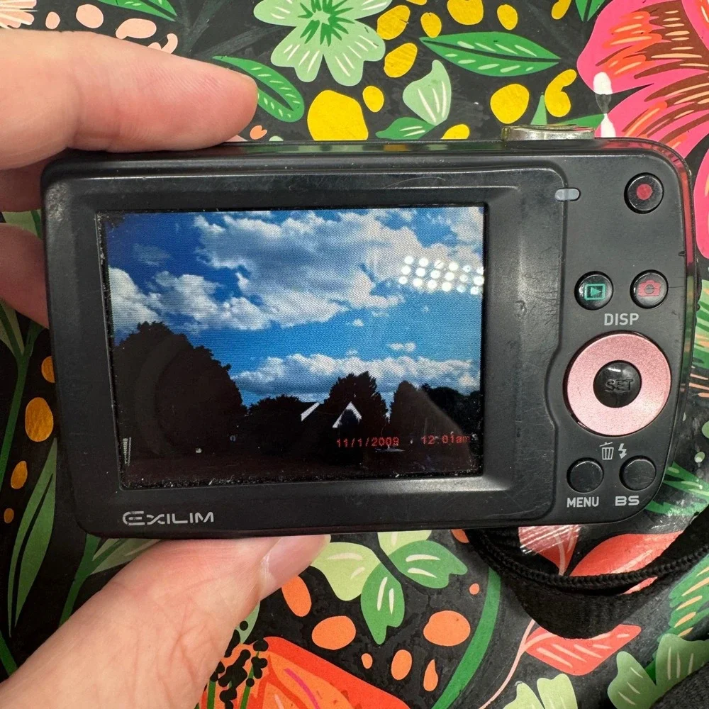 Casio Exilim EX-Z33 10.1MP Digital Camera Pink Compact Point and Shoot‎ Bundle